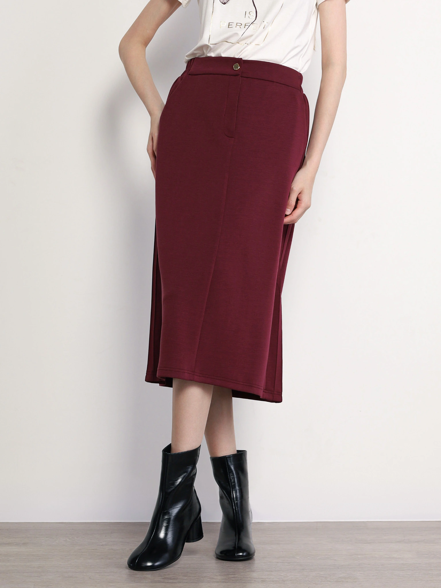 Юбка бордового цвета с эластичным поясом